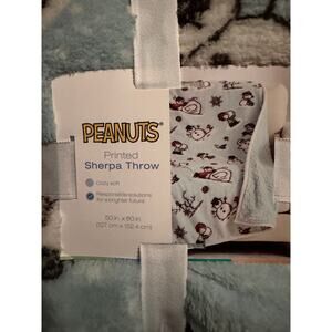 THE BIG ONE PEANUTS Sherpa Throw 50x60 NWT
